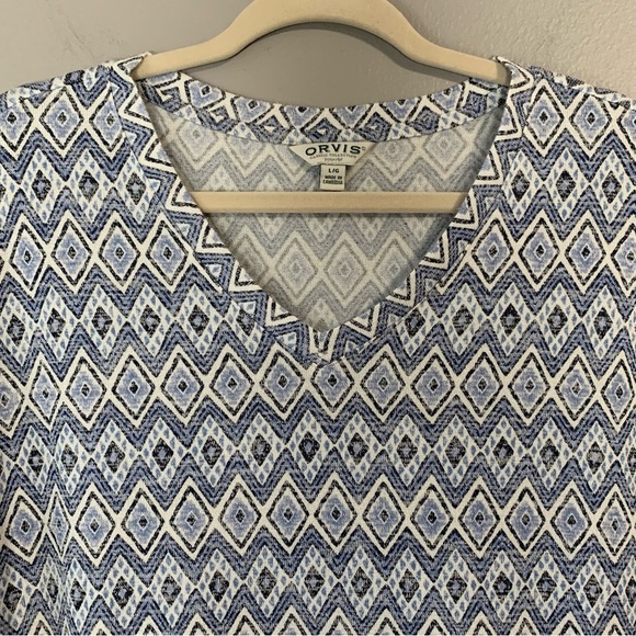 ORVIS NWOT white and blue diamond Aztec print with cap sleeve v-neck tee. Size L - Picture 4 of 10
